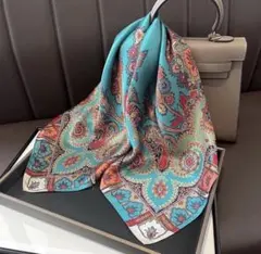 シルク100% ペイズリー柄　スカーフ 大判　エスニック柄絹製　バンダナ　高級感