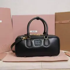 miu miu ブラック ショルダーバッグ