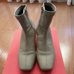 ベージュ ジッパー付き スクエアトゥブーツ