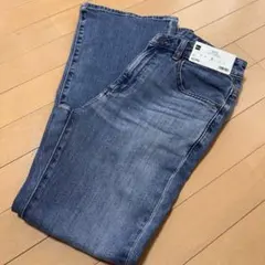 【新品タグ付き】GU ミドルライズフレアジーンズ　Sサイズ