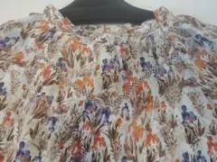 フリルネック シャツ