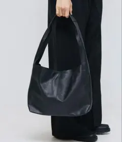 ブラックレザーショルダーバッグ