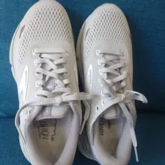 BROOKS グレー スニーカーのサムネイル