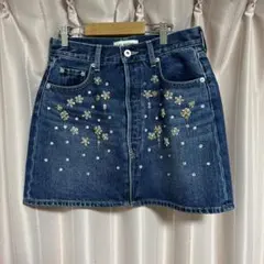 LILY BROWN デニムミニスカート 花柄ビジュー
