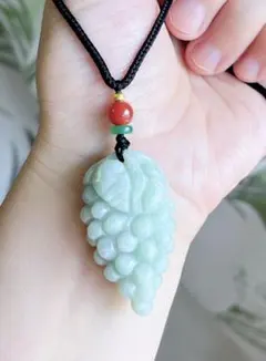 天然石 ミャンマー翡翠（A）漂陽緑 彫刻 ブドウ ネックレス（番号A1416）