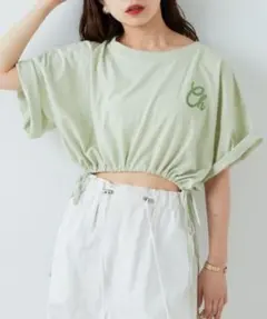 Chico クロップドサイドリボンロゴTシャツ