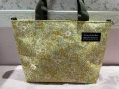 u*b様 花といちご柄のトートバッグ　帆布使用　イエロー