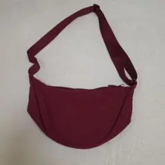 UNIQLOのラウンドミニショルダーバッグ　赤