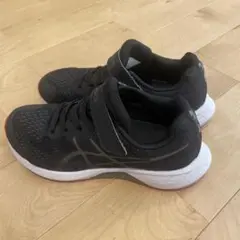 asics ブラック スニーカー