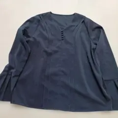 値下げ ナチュラルビューティーベーシック ネイビー Vネックブラウス М