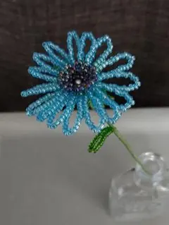 手作りビーズフラワー　青い花