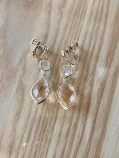 ハワイ　マヒナ　クリスタル　ドロップ型　イヤリング