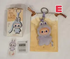 正規品 LABUBU PIN FOR LOVE イニシャル E キーホルダー