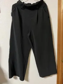 ブラックパンツ