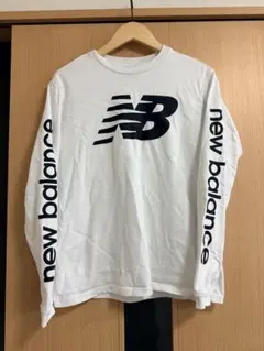 マ*ん様 new balance ホワイト 長袖カットソー Sのサムネイル