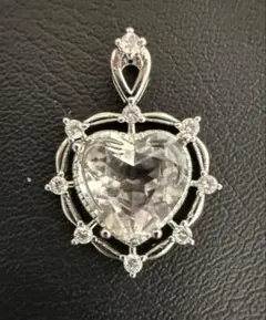 ペンダントトップ　ハート　水晶 天然石 アクセサリーパーツ