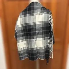 ブラックとホワイトのチェック柄マフラー　ストール