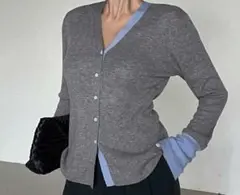 ⚫︎ほぼ未使用● グレーと水色の Vネックカーディガン 春にぴったりの着こなし！