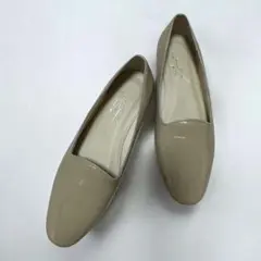 超美品☆ LE TALON エナメル パンプス ベージュ オペラフラットシューズのサムネイル