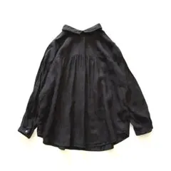 美品 nest Robe リネン ギャザー スキッパー 2WAYブラウス 墨黒のサムネイル