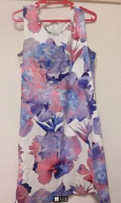 dazzy 襟元ビジュー付き花柄ノースリーブワンピース キャバドレス ミニドレス