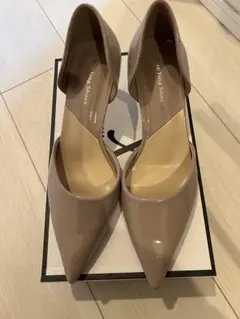 ベージュ ポインテッドトゥ 中ヒールパンプス