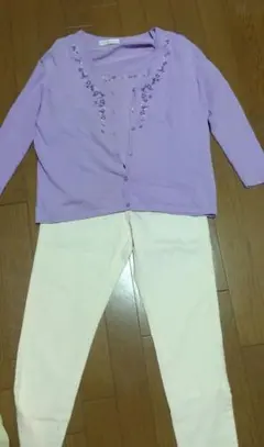 ホワイトパンツ、紫インド綿シャツ 薄紫7分セットアップニット スカーフ、ハンカチ