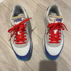 PUMA スニーカー