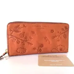 【新品】キャサリンハムネット✨ウォッシュ ラウンドファスナー 長財布 レンガのサムネイル