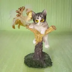 アンティークな猫の置物　木登り猫　木に登る猫　レトロ　置物　レア　希少