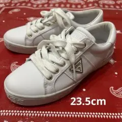 ✦GUESS✦ ゲス　スニーカー　23.5cm 使用頻度少のサムネイル