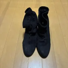 ブラックスエードブーティ ゴールドヒールLL