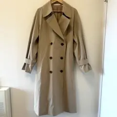 ベージュ ダブルブレスト トレンチコート