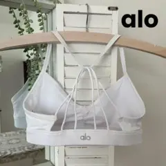 1回着用　alo yoga アローヨガ　スポーツブラ　ホワイト　正規品のサムネイル