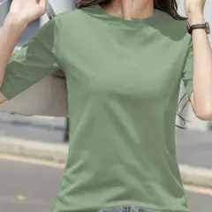 グリーン 五分袖 Tシャツ　半袖トップ　クルーネック　ゆったりめ　快適フィット