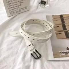 ホワイト レザーベルト 穴あきデザイン