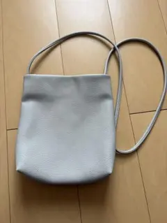 レディース　グレー ショルダーバッグ レザー調