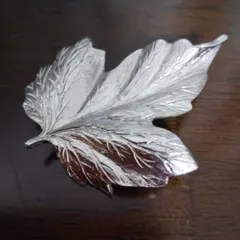 モネ　ブローチ