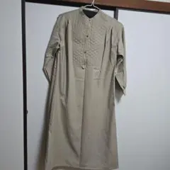 長袖ベージュシャツのサムネイル