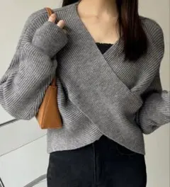 Ada. グレー クロスオーバー ニット 美品