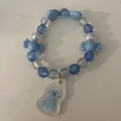 青いビーズのドレスチャームブレスレット