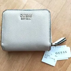 GUESS 二つ折り財布のサムネイル