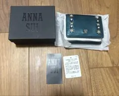 ANNA SUI エンボス加工 ブラック三つ折り財布 - メルカリ