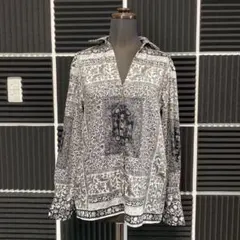 スカーフ柄 シャツ