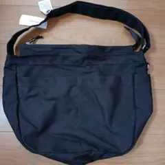 グローバルワーク　ブラック ショルダーバッグ