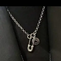 ヴィヴィアンウエストウッド 安全ピンネックレス