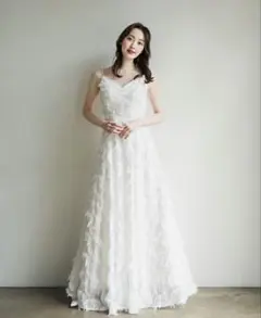 ウェディングドレスのサムネイル