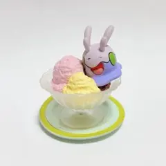 ト*ロ様 「Yummy! スイーツマスコット」ヌメラ（カプセルトイ）