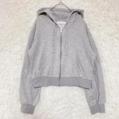 セシルマクビー　クロップド丈パーカー【M】綿　リブ　ビーズ　無地　スウェット