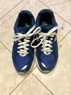 New Balance ネイビー スニーカー2002R